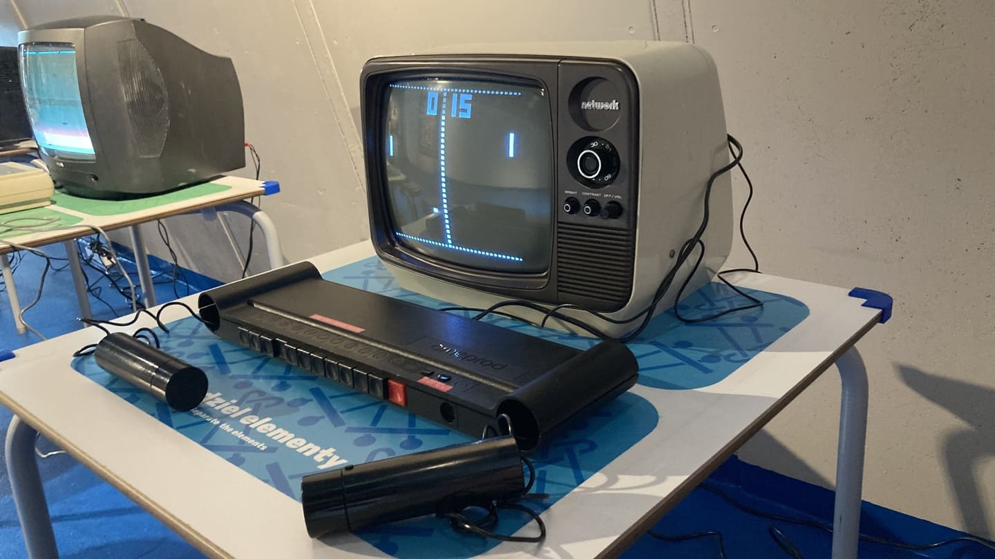 Interaktywna wystawa retro konsol Retro Graty w centrum nauki