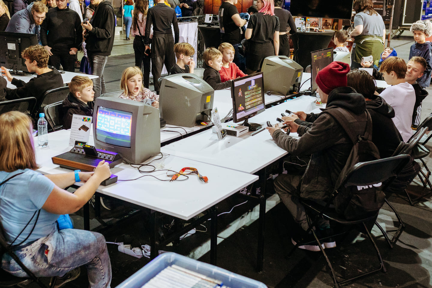 Stanowiska z klasycznymi grami podczas Szczecin Gaming Fest